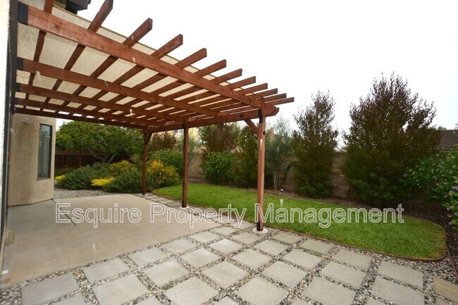 Building Photo - 1610 Oneida Pl