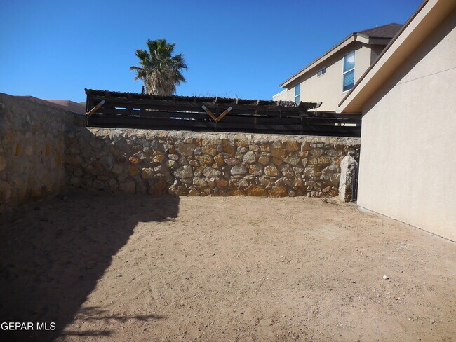 Building Photo - 12572 Paseo Lindo Dr