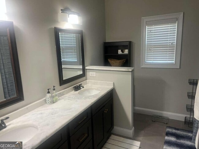 Building Photo - 100 Newport Ave