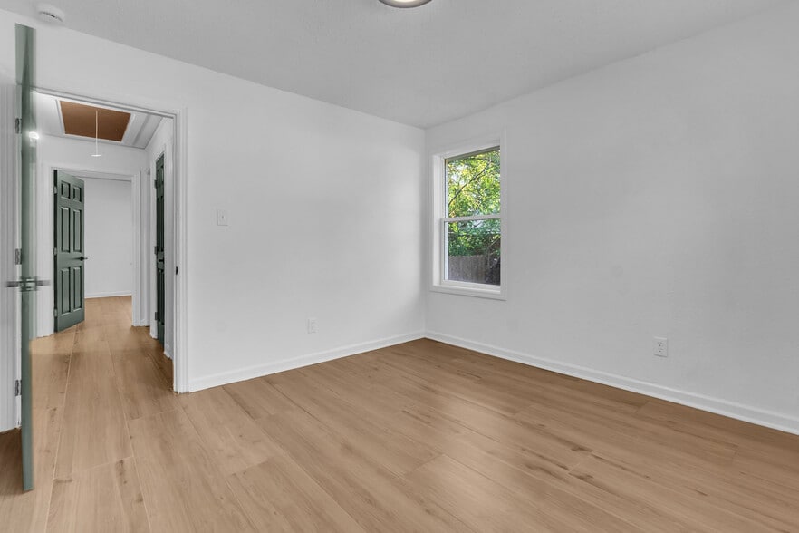 Building Photo - 3253 Kimball Ave