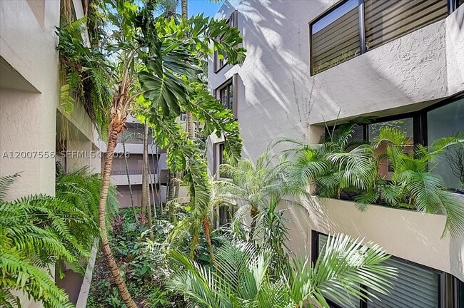 Building Photo - 276 Crandon Blvd