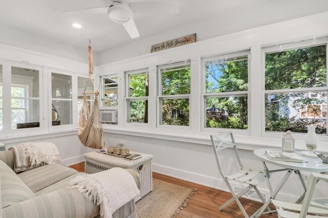 Building Photo - 543 Oakwood Trail