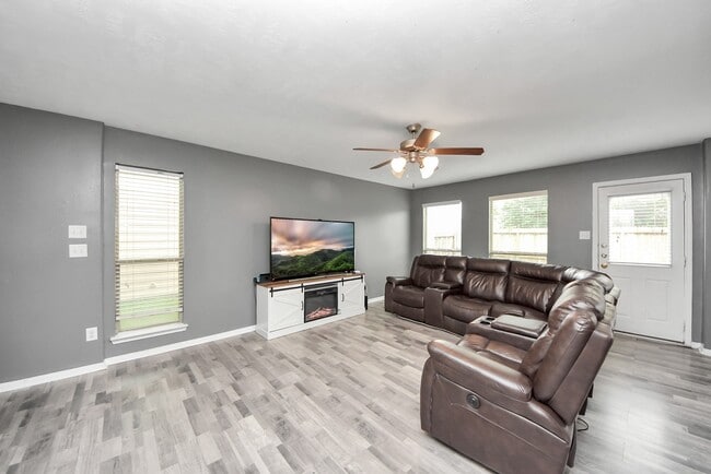 Building Photo - 9219 Dewberry Blossom Ln