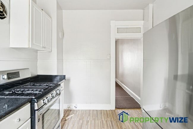 Building Photo - 407 Cambria St