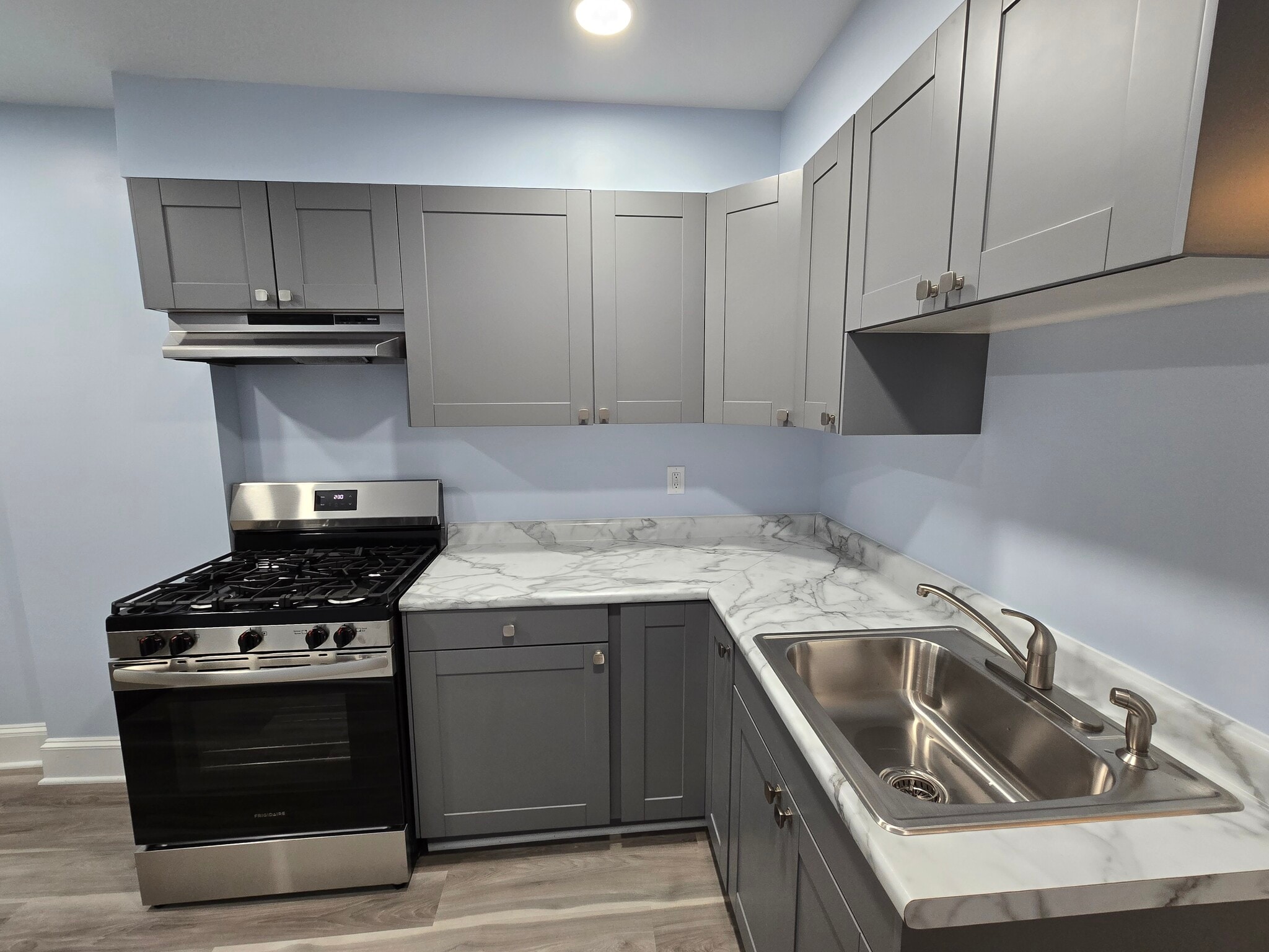 Building Photo - 2105 W 93rd St