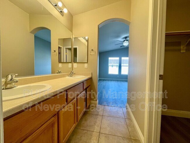 Building Photo - 3047 Errol Flynn St