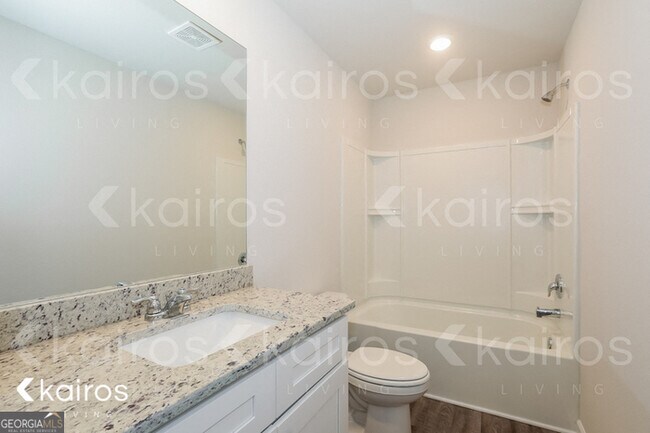 Building Photo - 4000 Bridgewood Wy