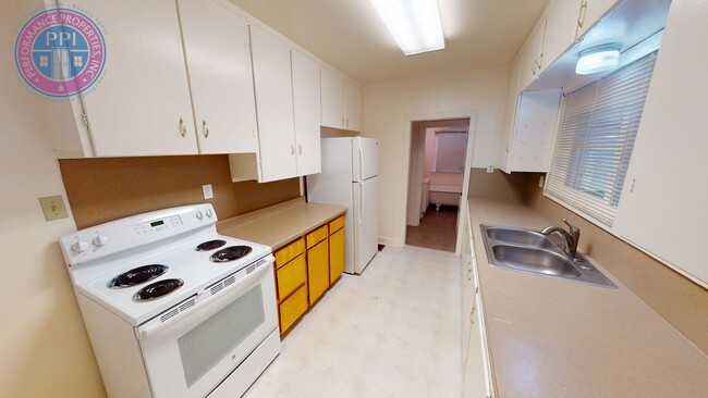 Building Photo - Prime Location - Mt. Tabor Craftsman! Covered Front Porch & Fenced Backyard