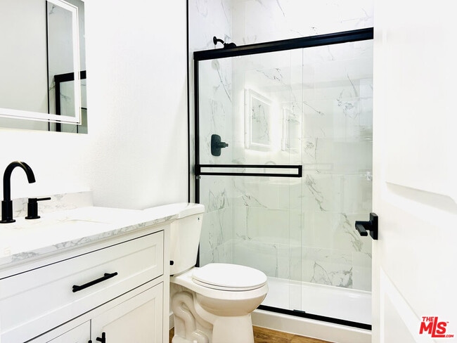 Building Photo - 938 W Glenoaks Blvd