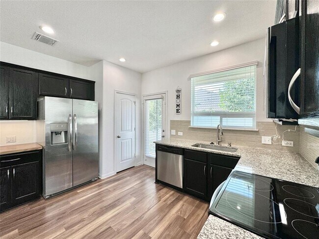 Building Photo - 1701 Logan Dr