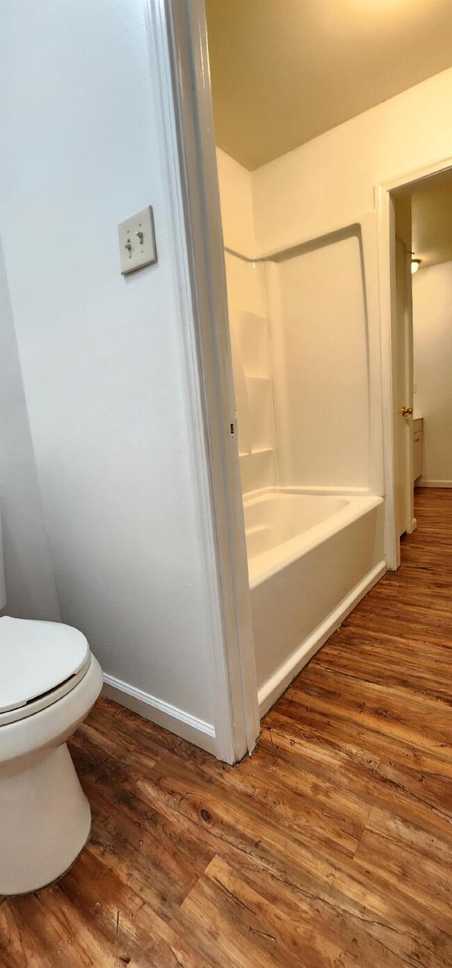 Building Photo - Spacious Renovated Townhome Near Highways & Lambert Airport