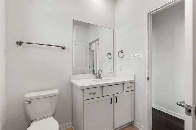 Building Photo - 133 Grn Knl Ln