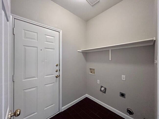 Building Photo - 2707 Westhampton Ct