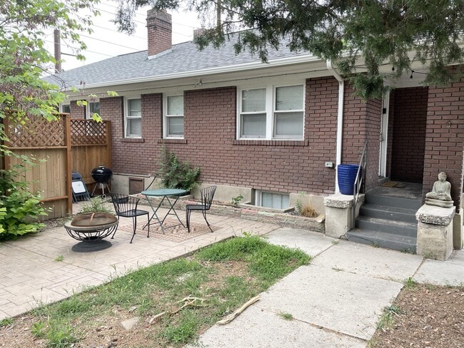 Building Photo - 772 McClelland St