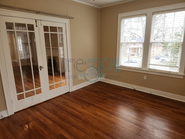 Building Photo - Addorable Newly Updated 3 Bedroom 2 Bathroom Hillcrest Cottage Minutes From UAMS!!!