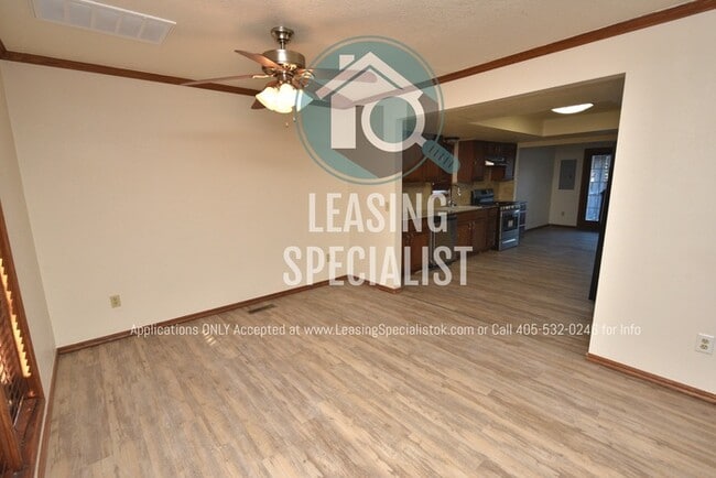 Building Photo - Central Norman 3 Bed 3 Bath MOVE IN SPECIA...