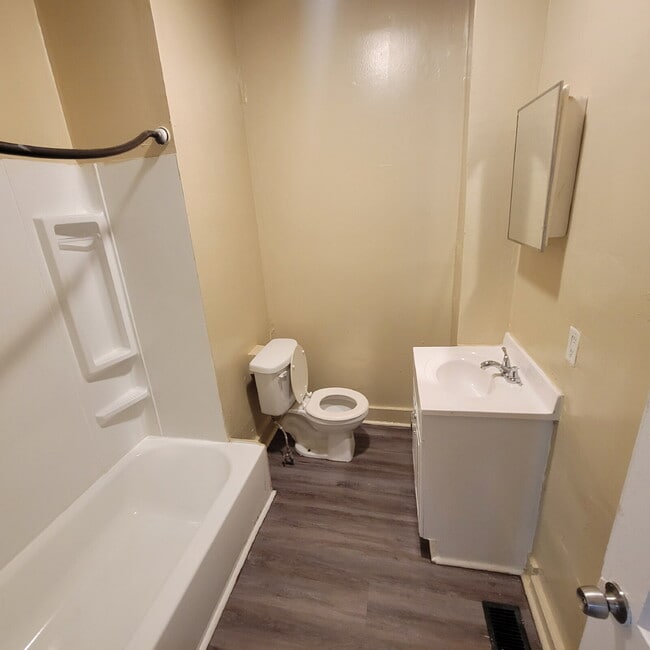 Building Photo - Near Eastside 3BR House ready to LEASE!