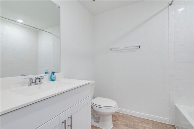 Building Photo - 320 Yosemite Dr