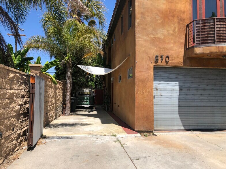 Side Private entrance - 870 W 19th St