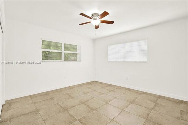 Building Photo - 331 Santander Ave