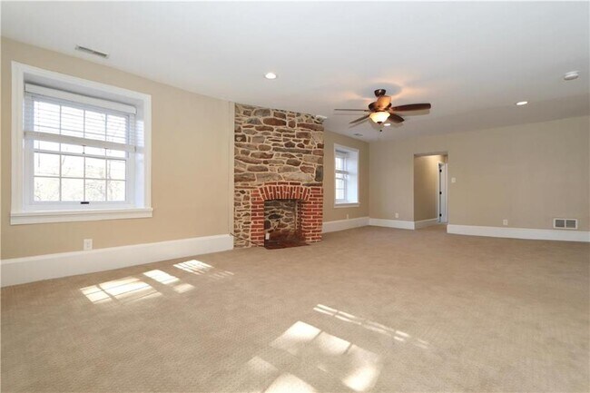 Building Photo - 4355 Old Bethlehem Pike