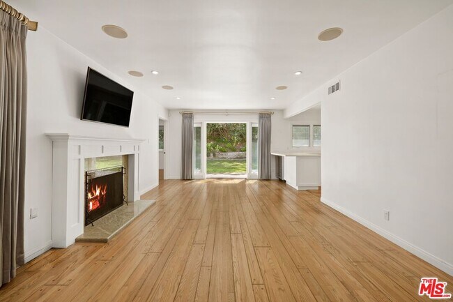 Building Photo - 501 Cascada Way
