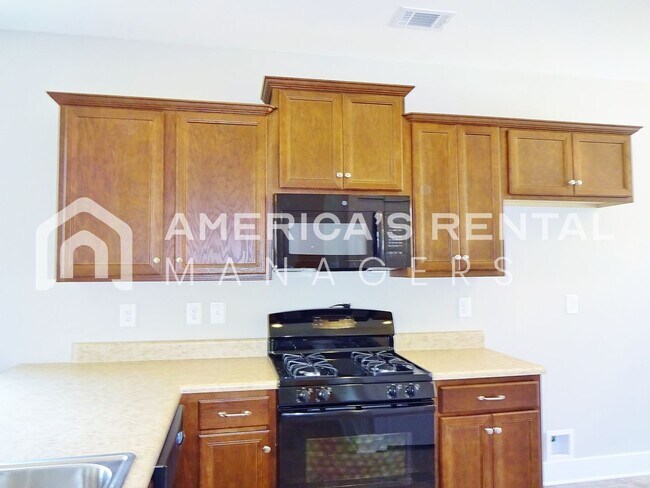 Building Photo - Town Home in Chelsea!!! Available to View ...