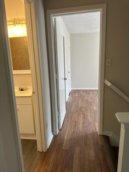 Building Photo - 1534 Shenta Oak Dr