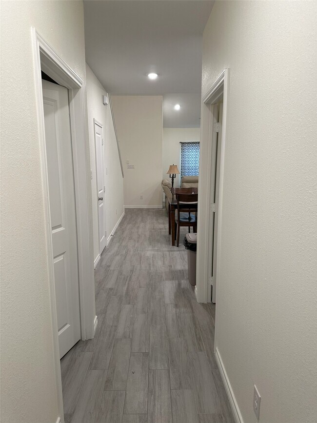 Building Photo - 16625 E Lynbrook