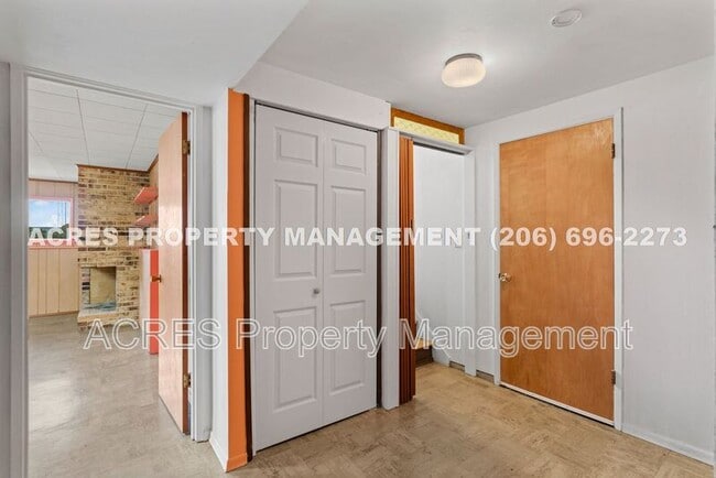 Building Photo - 7617 S Lakeridge Dr