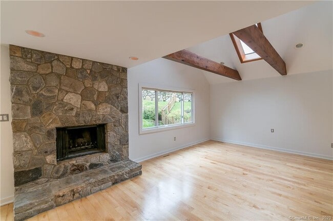 Building Photo - 17 Ferry Ln