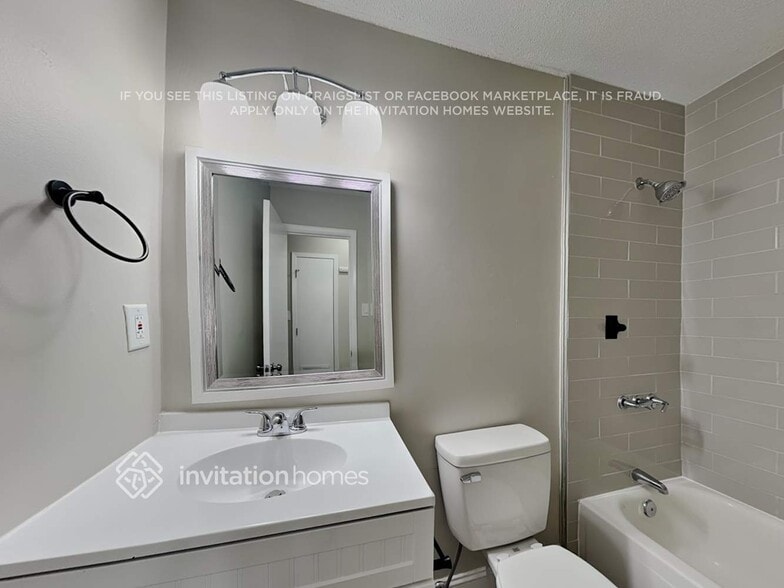 Building Photo - 1700 Woodland Rd