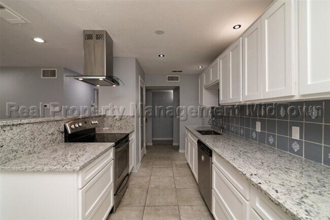 Building Photo - Stunning North Richland Hills