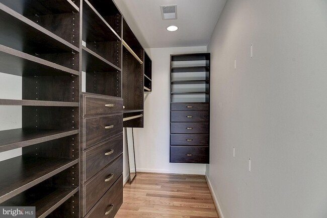 Building Photo - 10706 Symphony Way