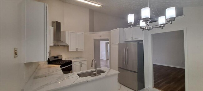 Building Photo - 1050 Hillary Ln