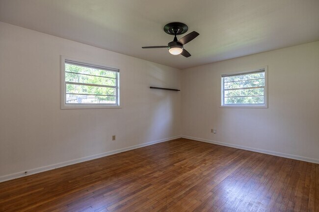 Building Photo - 559 Marsim Dr
