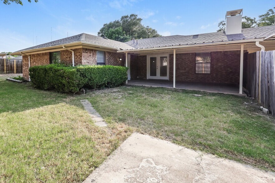 Building Photo - 806 Cherlyne Dr