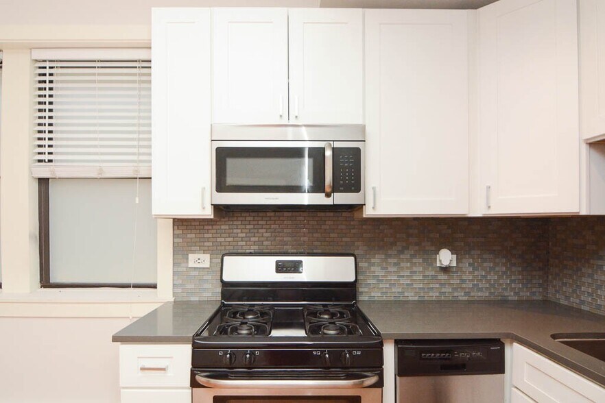 Building Photo - 2425 N Kedzie Blvd