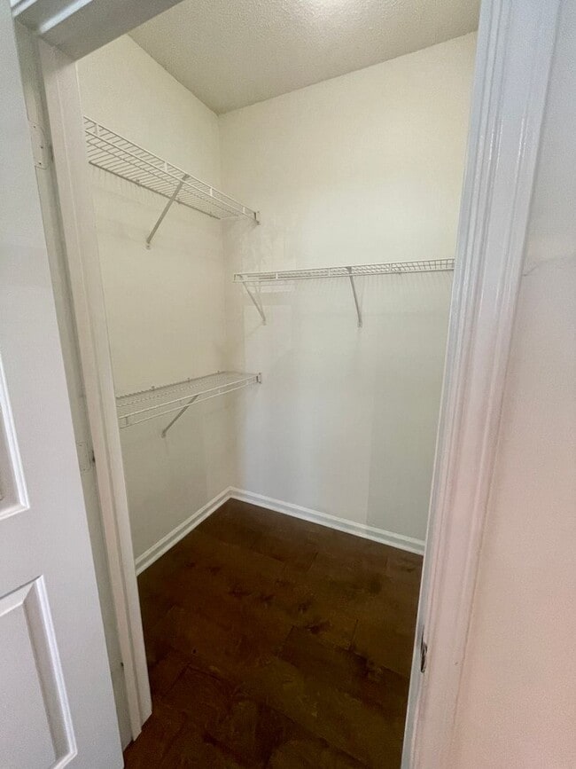 Building Photo - 2 Bedroom, 2 Bath Condo in Southampton Poi...