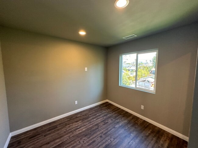 Building Photo - Charming 3 Bedroom 2 bathroom back house in the heart of San Diego's most desirable neighborhoods!