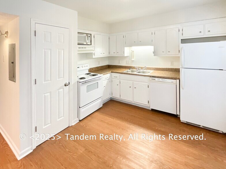 Building Photo - 4833 Sheffield Dr