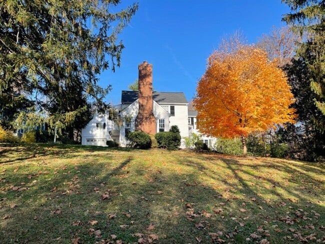 Building Photo - Cool Updated Historic 4/3.5 Farmhouse in Bethesda on Private, 1.5 Acre Lot