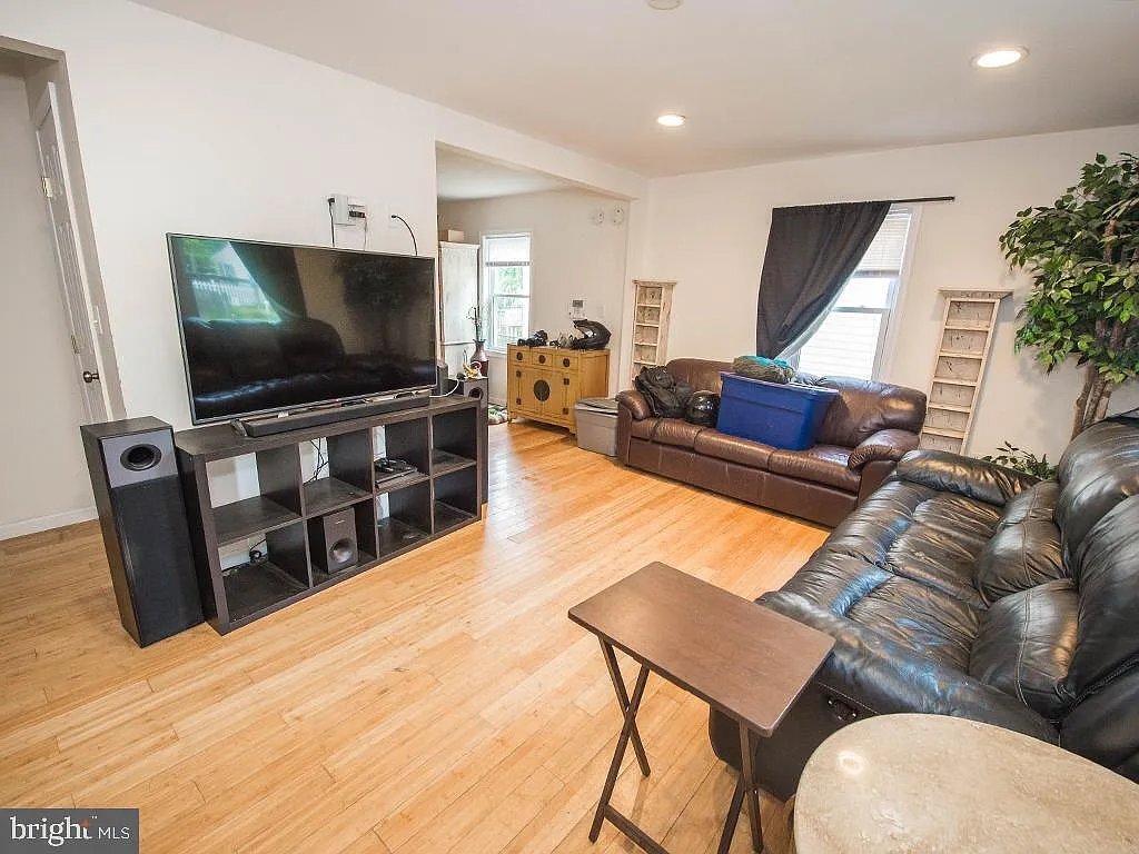 Building Photo - 604 Liberty St