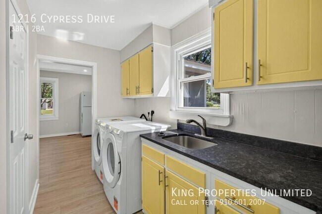 Building Photo - 1216 Cypress Dr