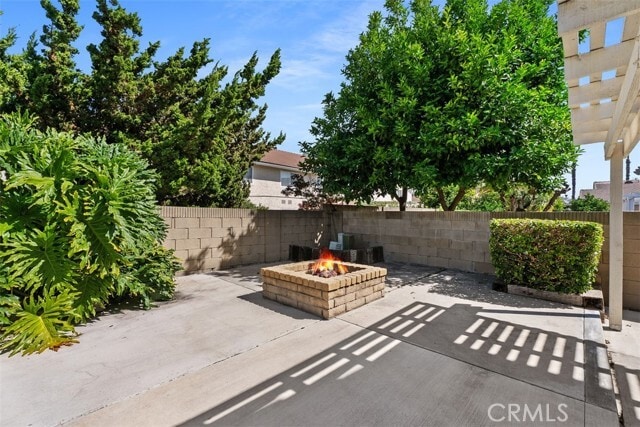 Building Photo - 14821 Yucca Ave