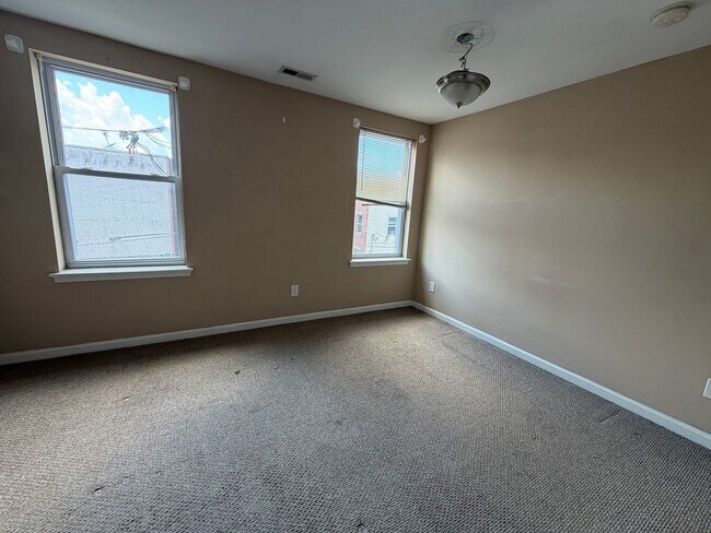 Building Photo - 1725 W Berks St