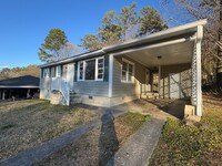 Building Photo - 3 Bedrooms, 1 Bathroom - Home in Rosemont ...