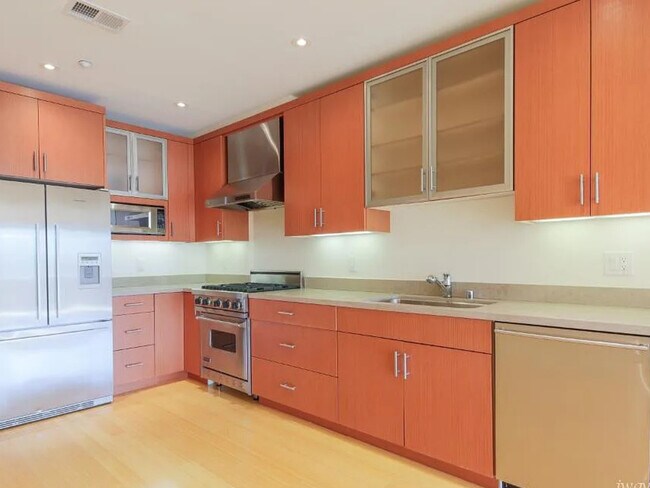 Building Photo - 1725 Washington St