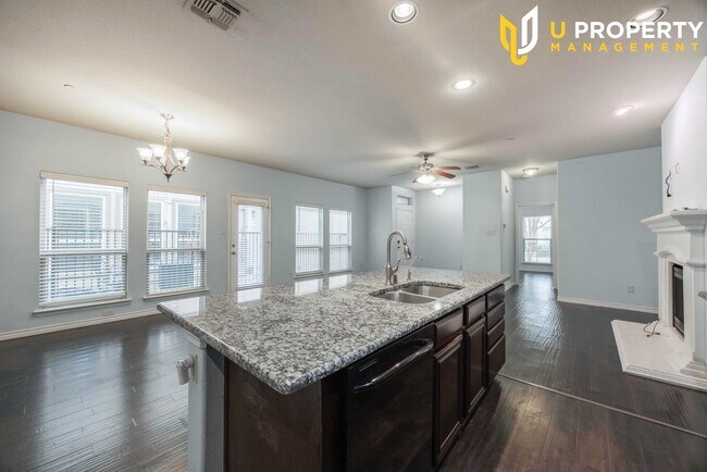 Building Photo - LUXURY TOWNHOME IN CRAIG RANCH COMMUNITY