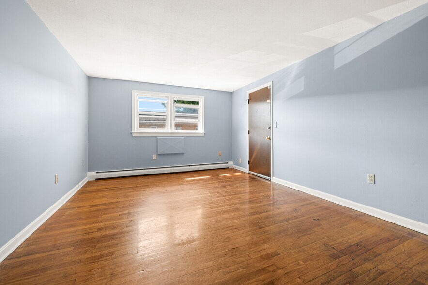 Building Photo - 338 Park Ave